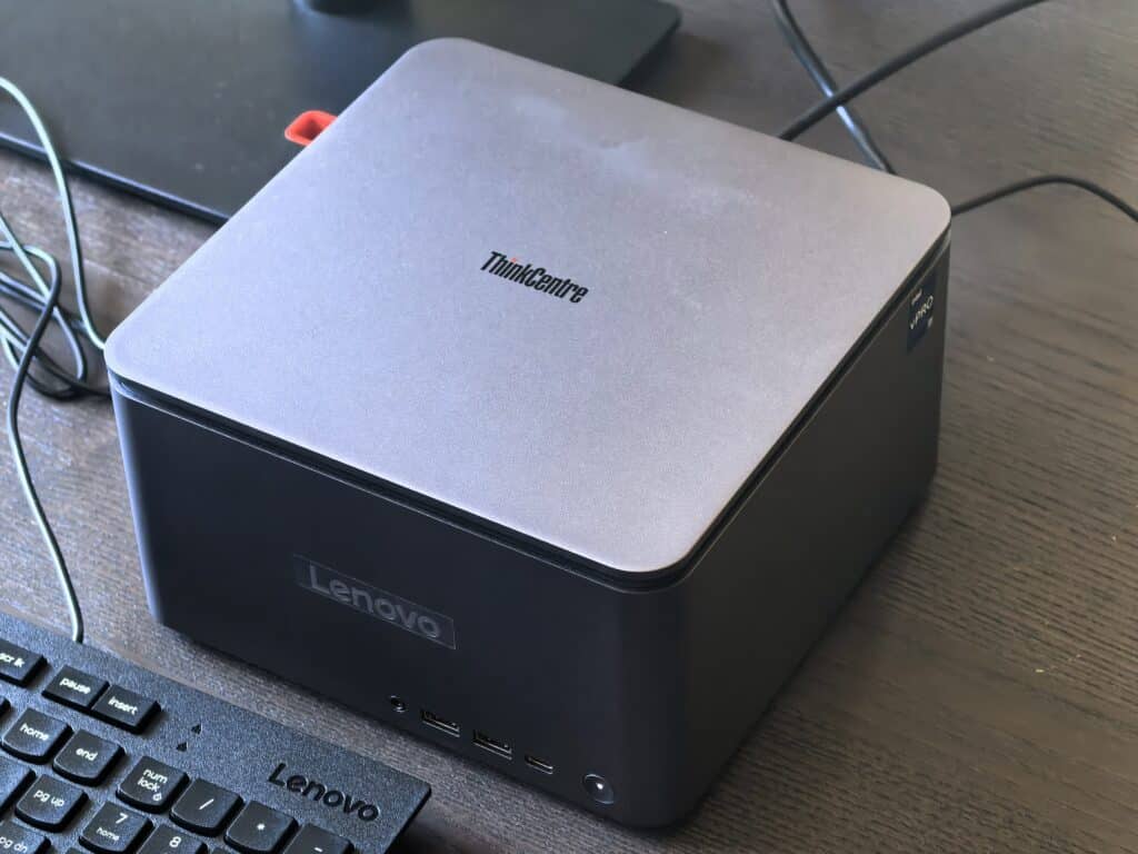 Lenovo ThinkCentre Neo Ultra и ThinkVision T24mv-30 – малкият сетъп с големи възможности