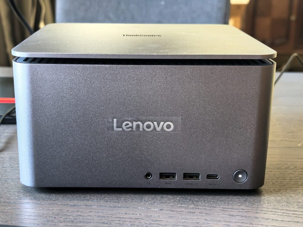 Lenovo ThinkCentre Neo Ultra и ThinkVision T24mv-30 – малкият сетъп с големи възможности