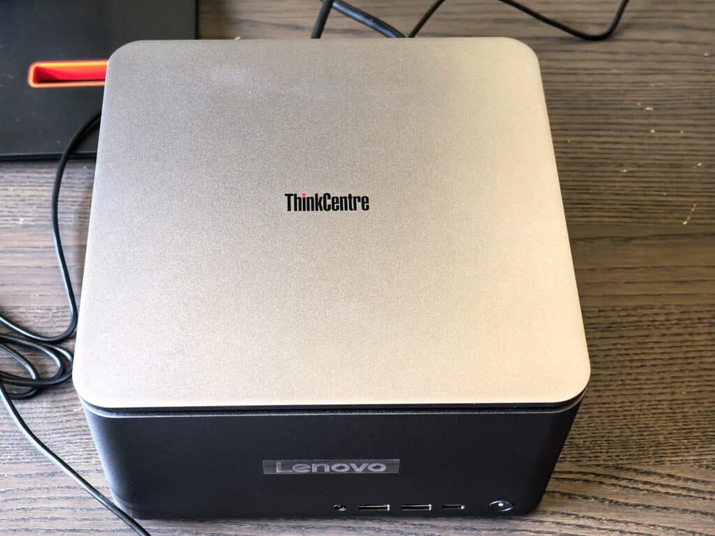 Lenovo ThinkCentre Neo Ultra и ThinkVision T24mv-30 – малкият сетъп с големи възможности