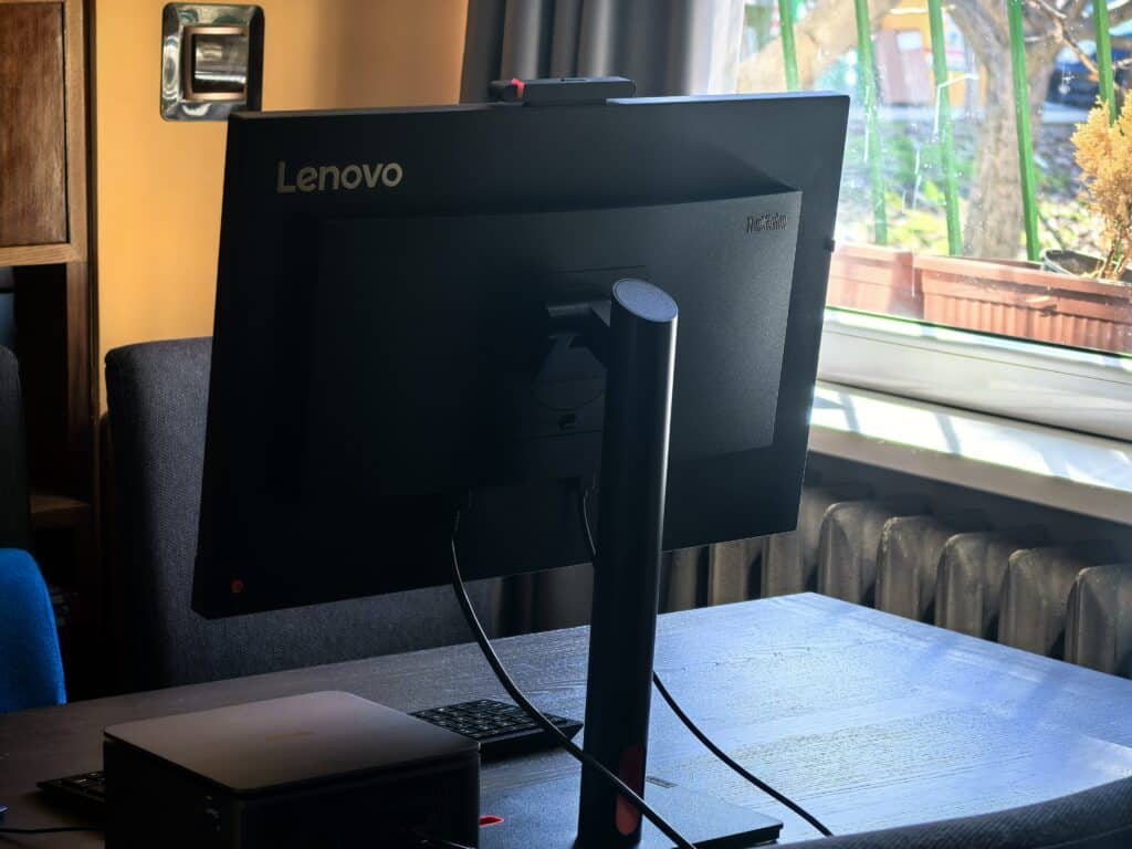 Lenovo ThinkCentre Neo Ultra и ThinkVision T24mv-30 – малкият сетъп с големи възможности