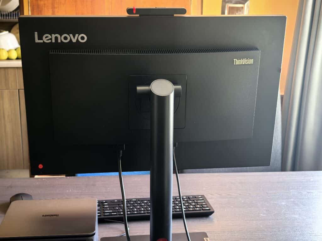 Lenovo ThinkCentre Neo Ultra и ThinkVision T24mv-30 – малкият сетъп с големи възможности