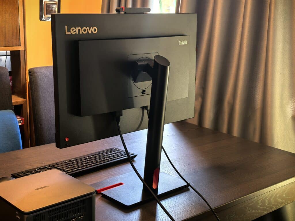 Lenovo ThinkCentre Neo Ultra и ThinkVision T24mv-30 – малкият сетъп с големи възможности