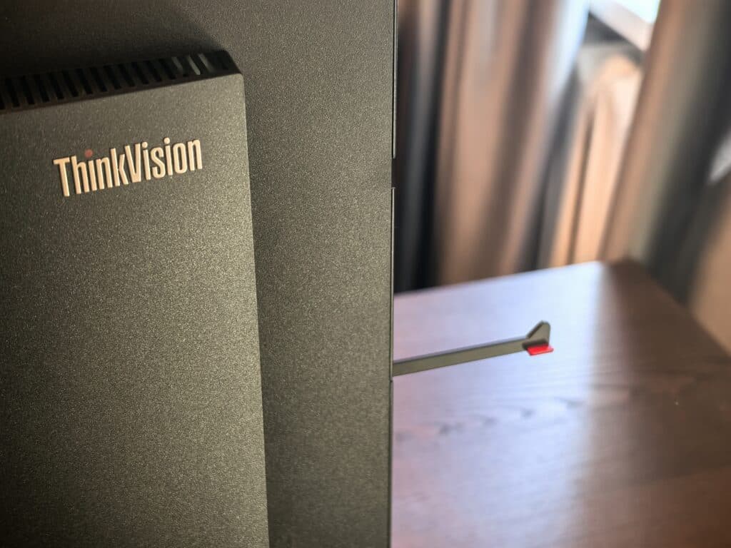Lenovo ThinkCentre Neo Ultra и ThinkVision T24mv-30 – малкият сетъп с големи възможности