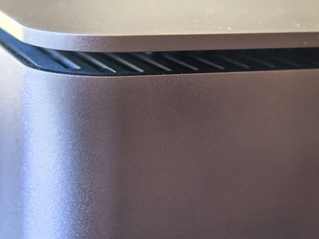 Lenovo ThinkCentre Neo Ultra и ThinkVision T24mv-30 – малкият сетъп с големи възможности