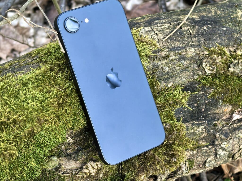 iPhone 16e – най-евтиният начин да имаш нов iPhone, но има ли уловка?