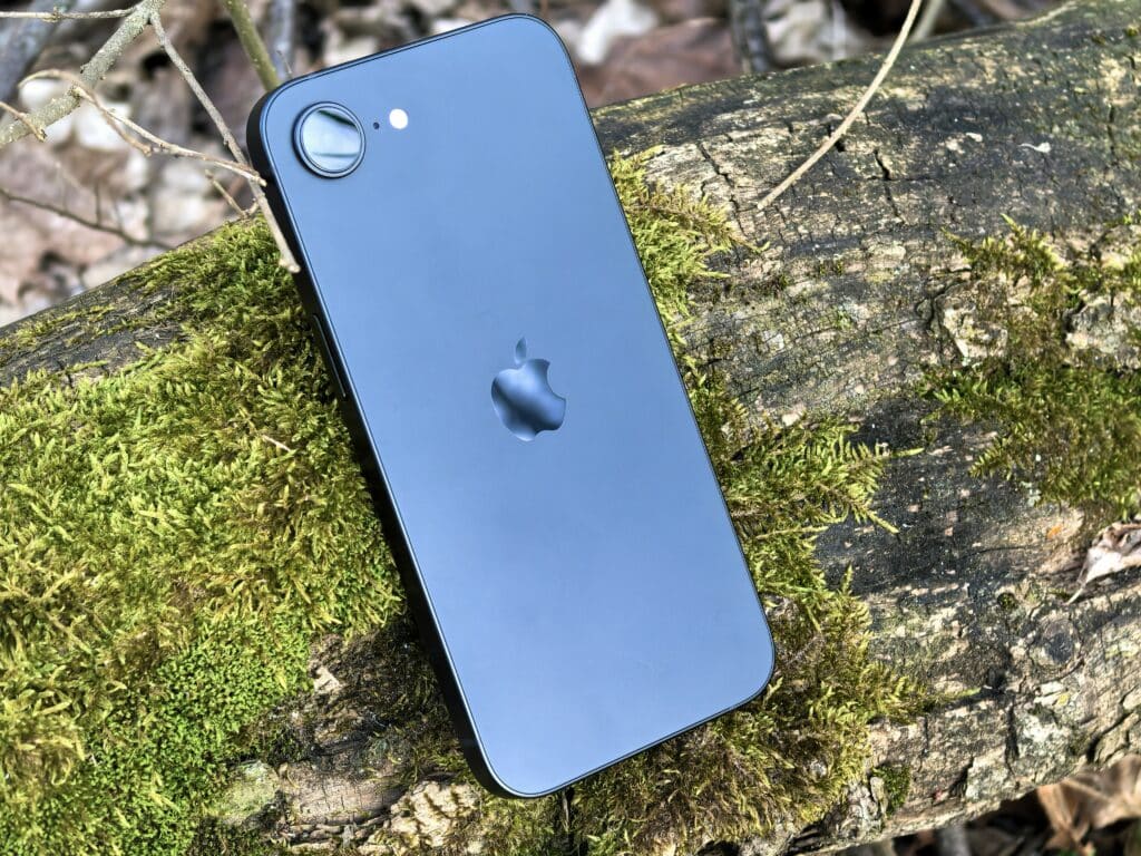 iPhone 16e – най-евтиният начин да имаш нов iPhone, но има ли уловка?