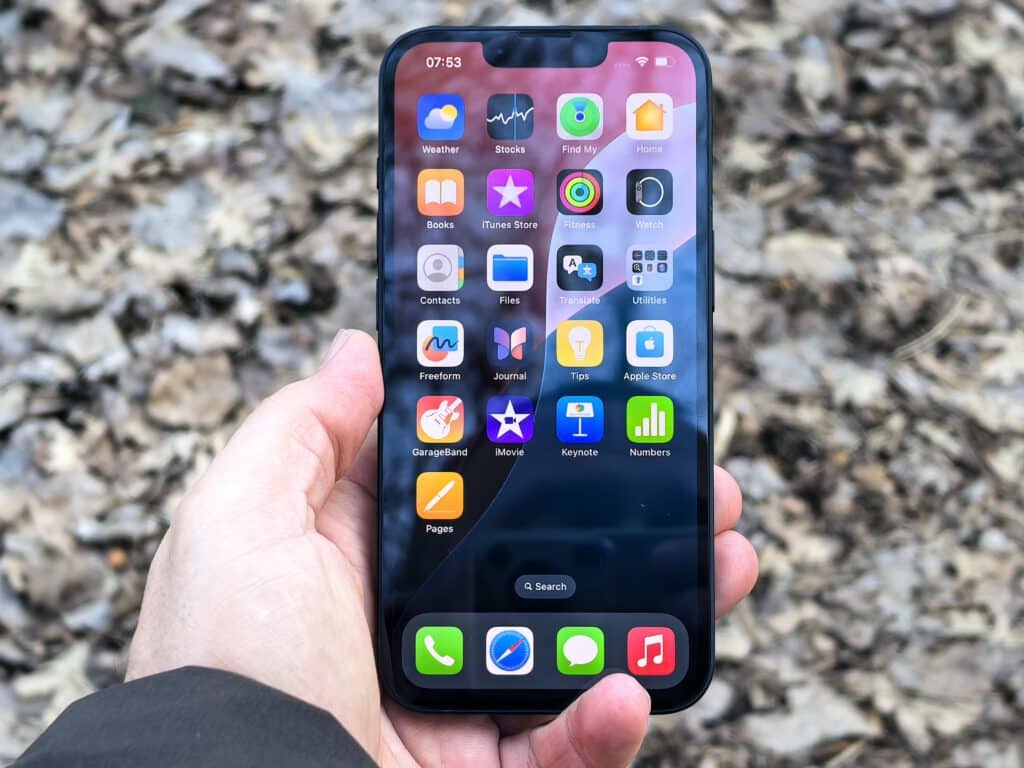 iPhone 16e – най-евтиният начин да имаш нов iPhone, но има ли уловка?