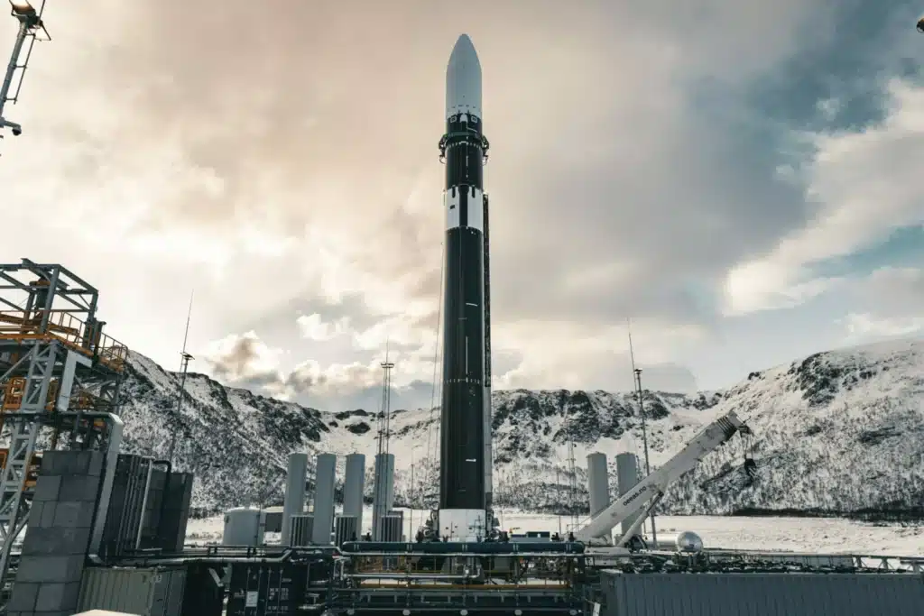 Европейската алтернатива на SpaceX се „приземи“ със зрелищен взрив след 30 секунди полет (видео)