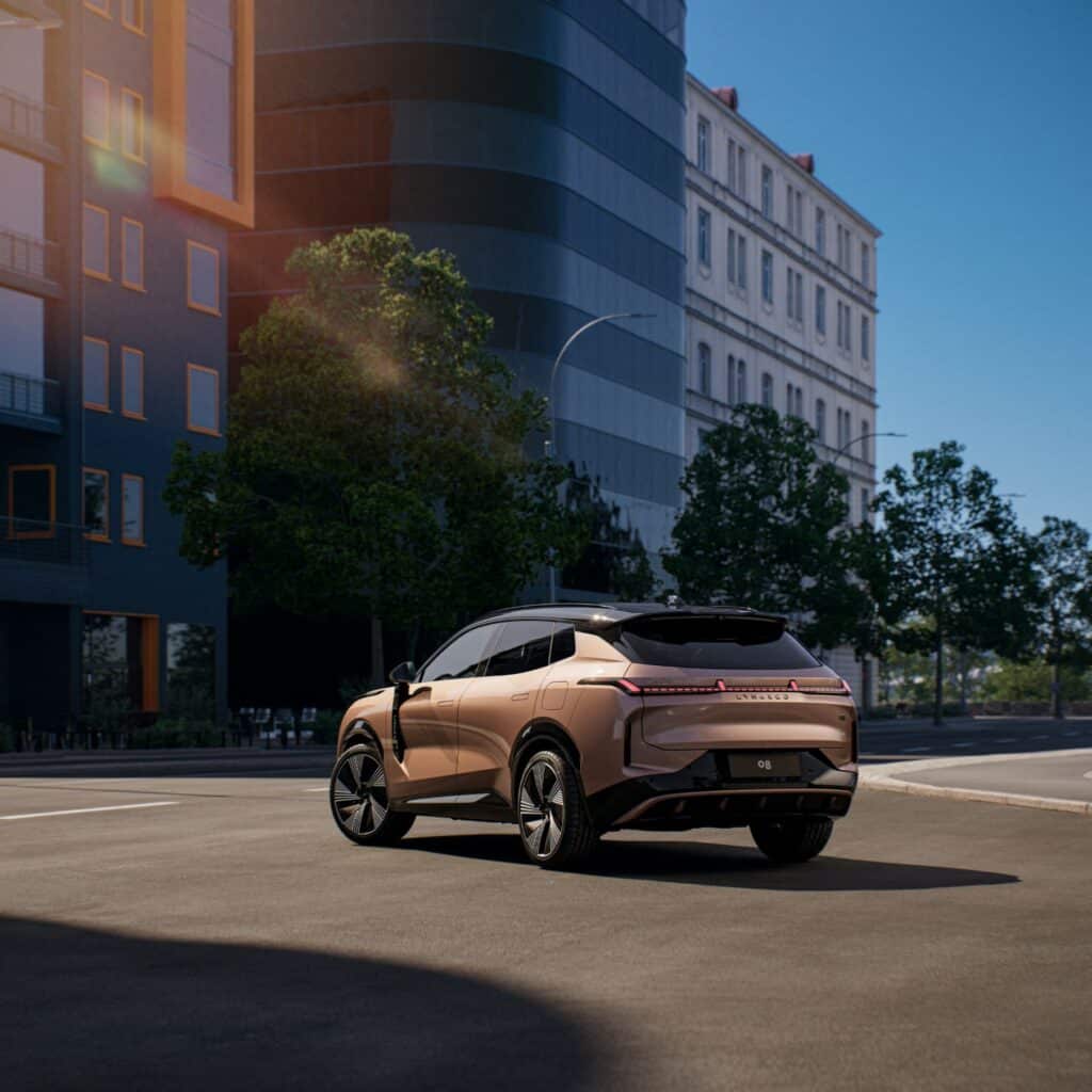Lynk & Co 08: Първият plug-in хибрид в Европа с 200 км електрически пробег и бързо DC зареждане