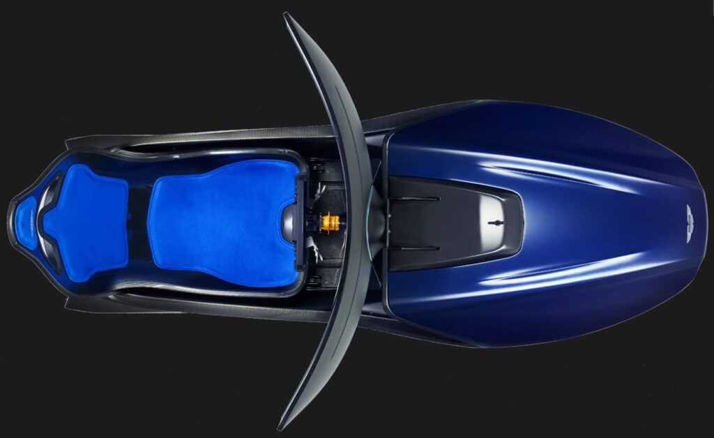 Новият домашен състезателен симулатор на Aston Martin е върховен лукс за геймърите