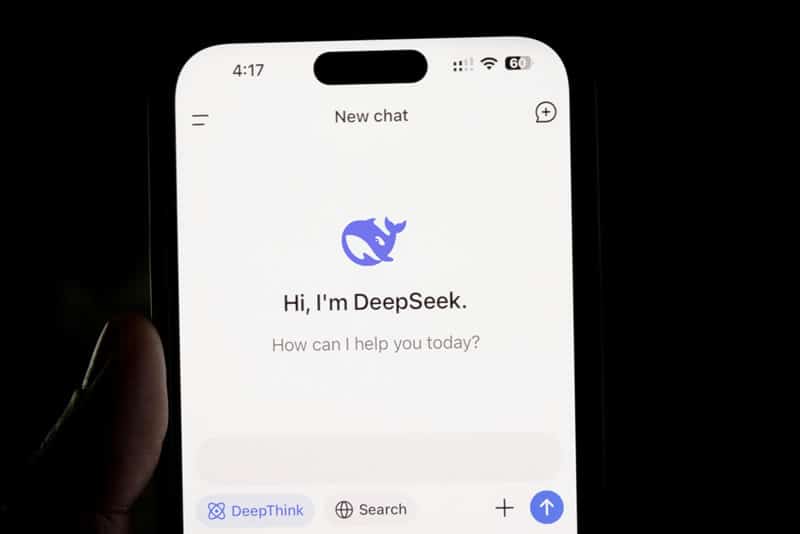 На вълната на патриотизма: Китай внедрява безразборно DeepSeek във всички сфери на живота