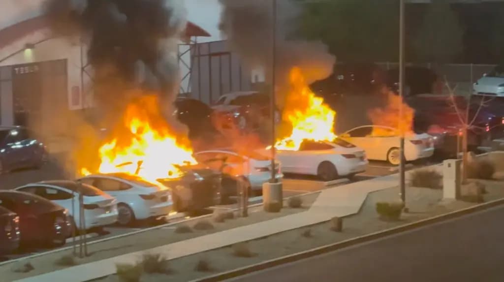 ФБР създаде специален екип за разследване на атаките срещу Tesla