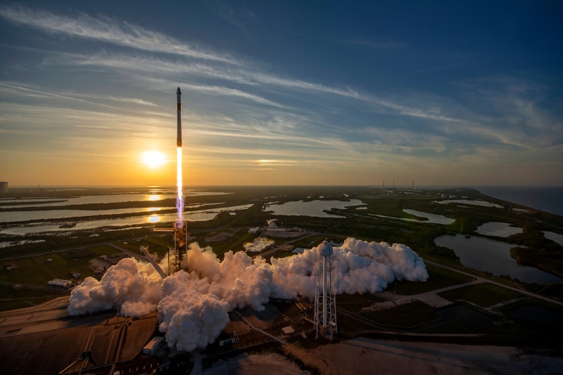 SpaceX извърши 3 успешни изстрелвания на ракети в рамките на 13 часа