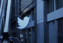 250-килограмовото лого на Twitter от централата на социалната мрежа е пуснато на търг