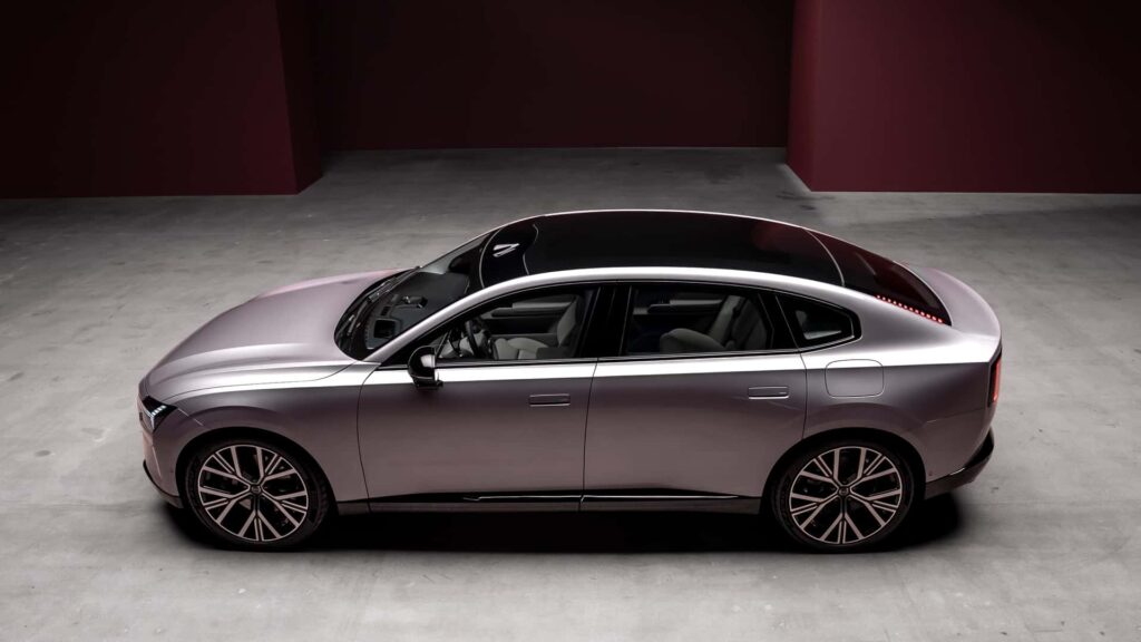 Новото Volvo ES90 – изцяло електрически седан с пробег от 700 километра