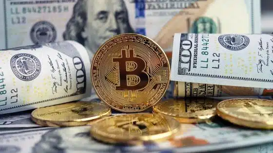 Доларът срещу биткойна: кой ще стане новата резервна валута в света?