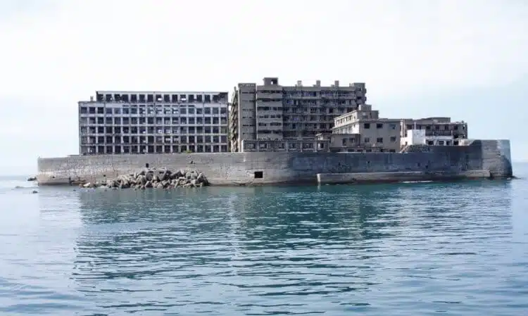 Град-призрак насред морето: защо хората внезапно са напуснали остров Хашима