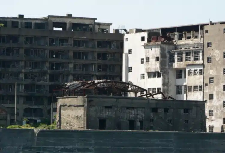Град-призрак насред морето: защо хората внезапно са напуснали остров Хашима
