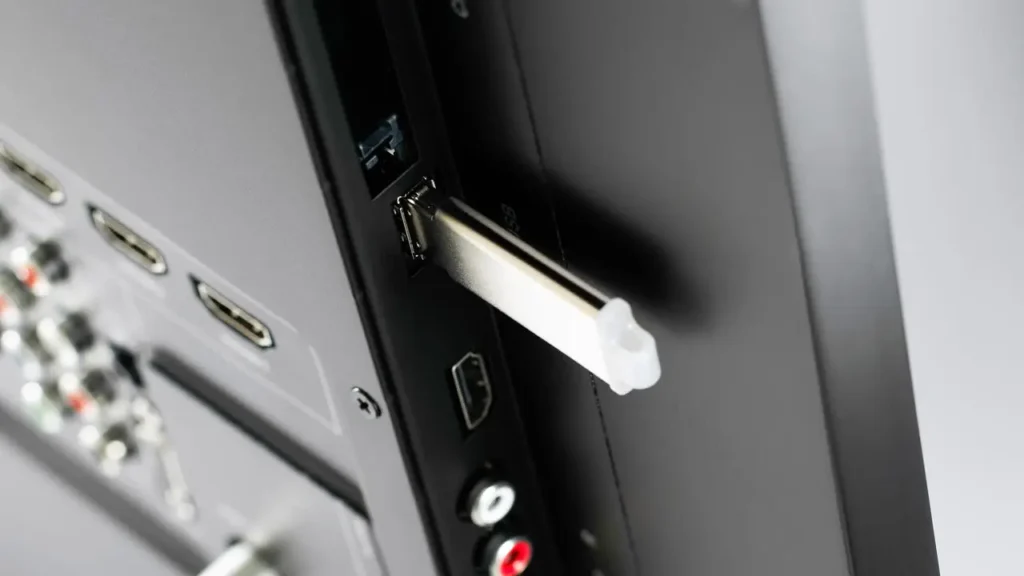 Можете ли да гледате филми на телевизора си с помощта на USB стик? Със сигурност можете