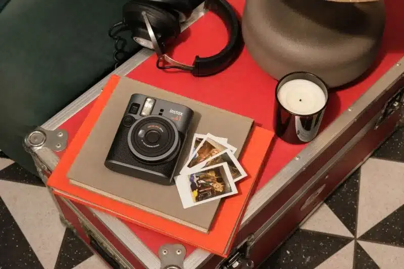 Fujifilm представи новия си фотоапарат за моментален печат Instax mini 41