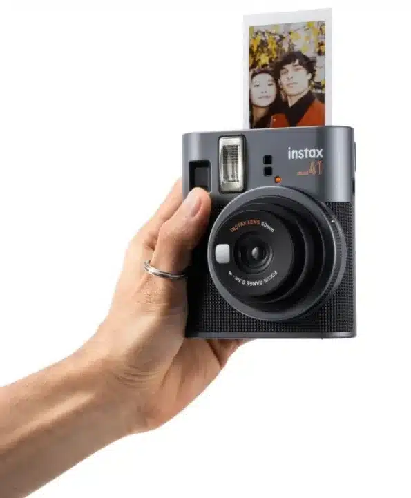 Fujifilm представи новия си фотоапарат за моментален печат Instax mini 41