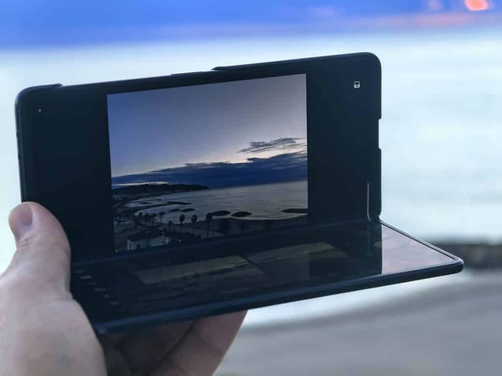 Honor Magic V3 – сгъваем смартфон, който слага в джоба си всички останали