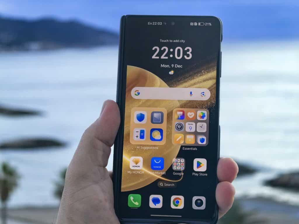 Honor Magic V3 – сгъваем смартфон, който слага в джоба си всички останали