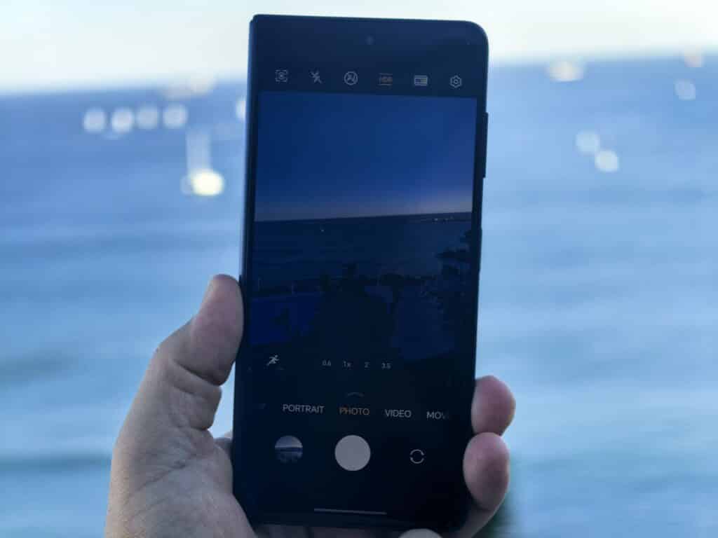 Honor Magic V3 – сгъваем смартфон, който слага в джоба си всички останали
