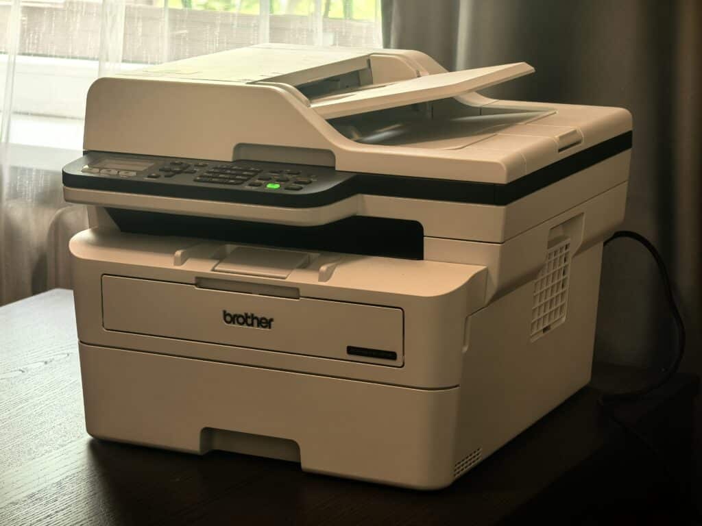 Скорост, тишина и икономичност: Защо Brother MFC-B7810DW е новият фаворит в офиса