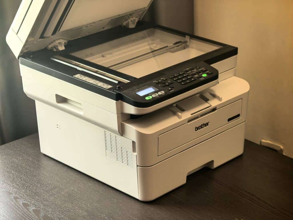 Скорост, тишина и икономичност: Защо Brother MFC-B7810DW е новият фаворит в офиса