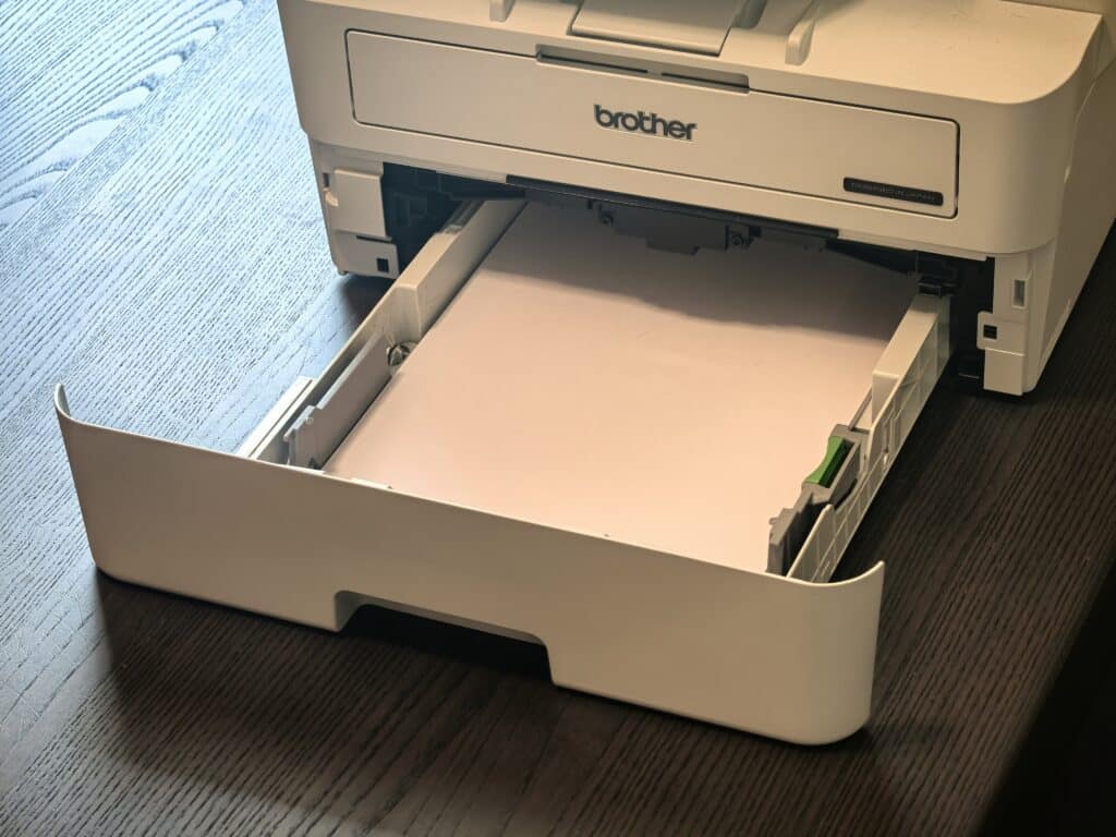 Скорост, тишина и икономичност: Защо Brother MFC-B7810DW е новият фаворит в офиса