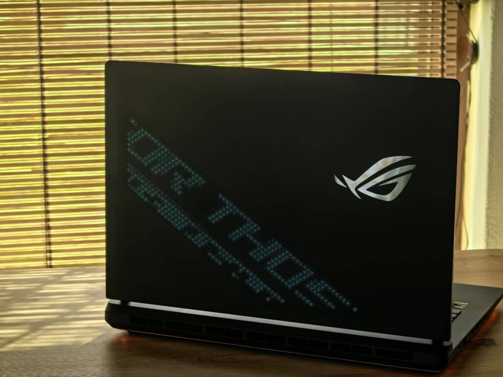 ROG Strix Scar 18 G835L: Не просто лаптоп, а мобилна еволюция на силата