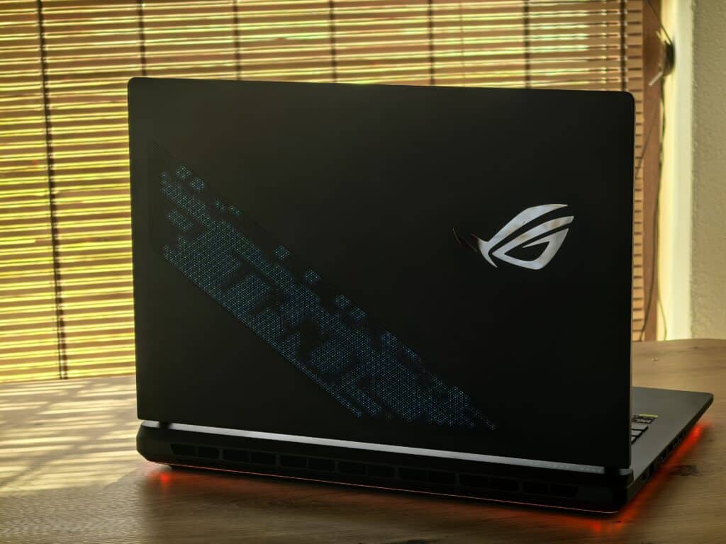 ROG Strix Scar 18 G835L: Не просто лаптоп, а мобилна еволюция на силата