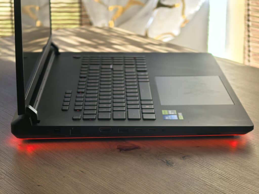 ROG Strix Scar 18 G835L: Не просто лаптоп, а мобилна еволюция на силата