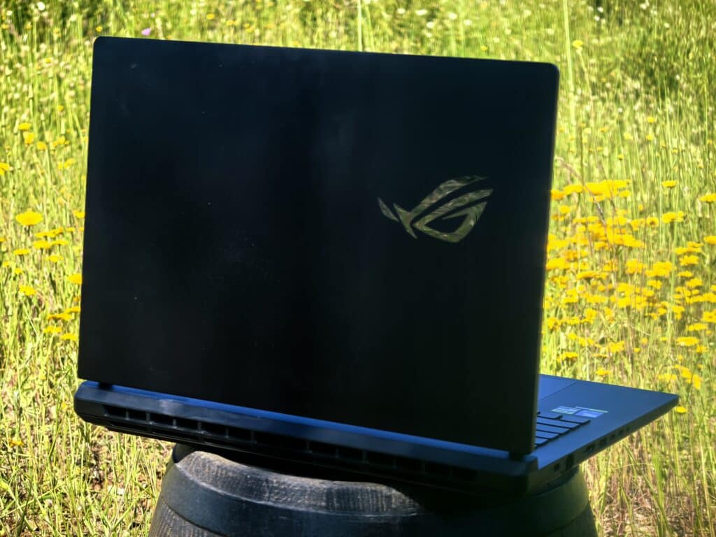 ROG Strix Scar 18 G835L: Не просто лаптоп, а мобилна еволюция на силата