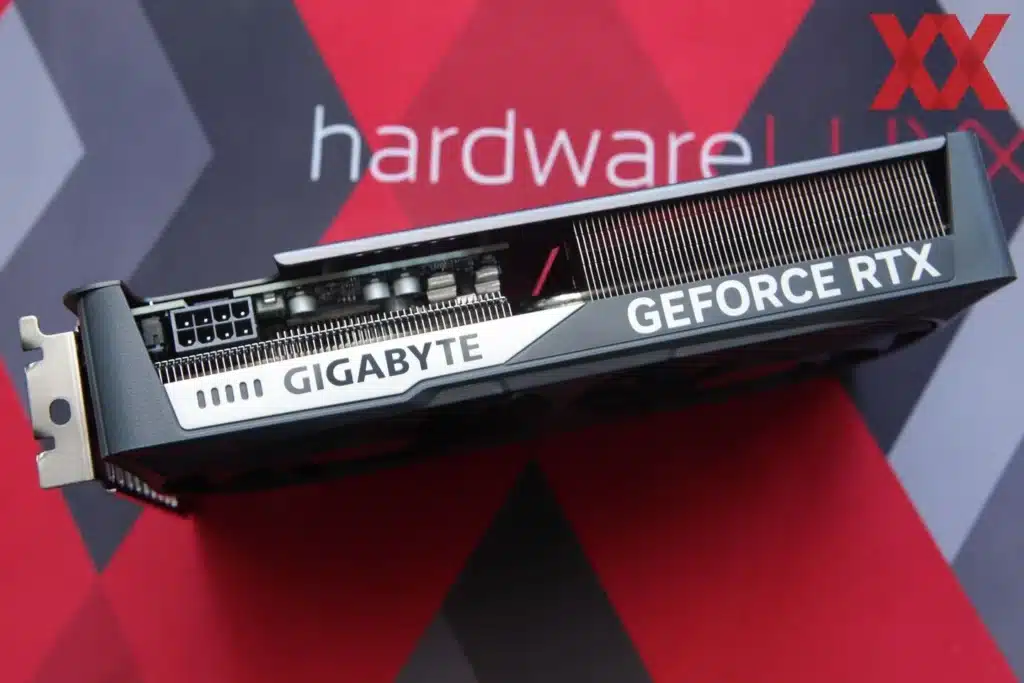 В една от версиите на новата GeForce RTX 5060 Ti е открита абсурдно малка печатна платка