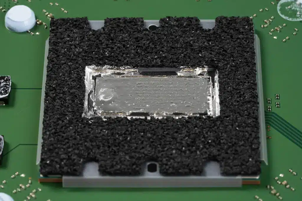 Sony показа как е подобрила използването на течен метал в конзолата PS5 Pro