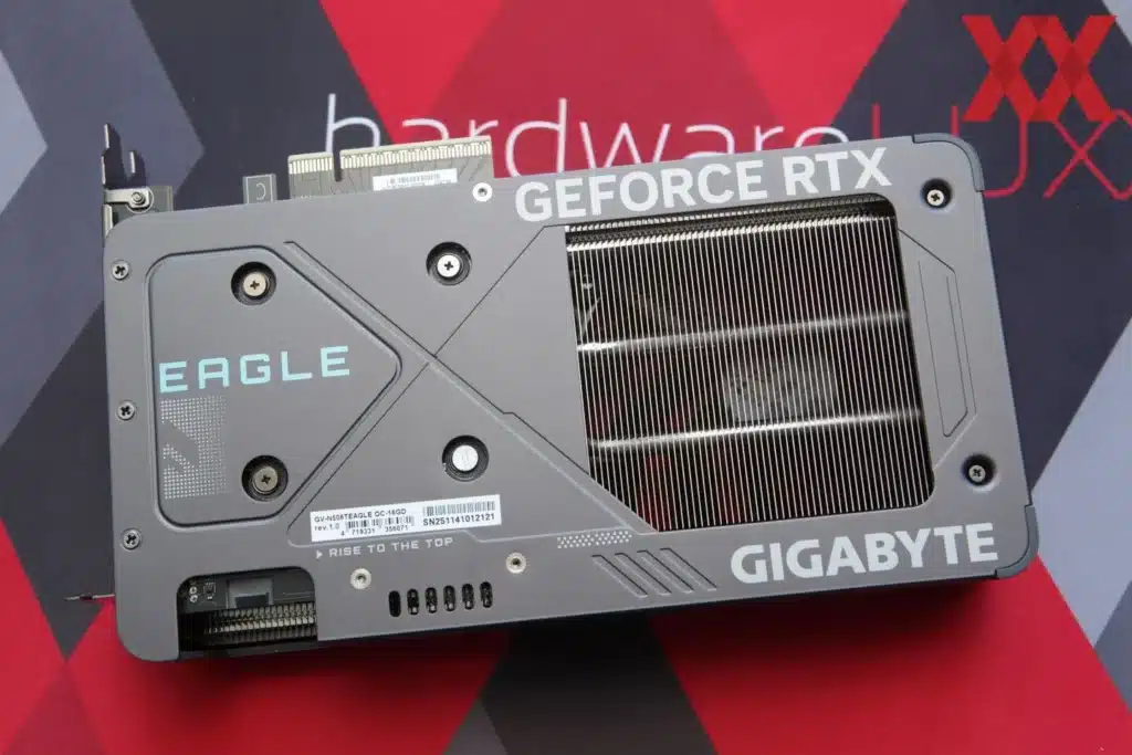 В една от версиите на новата GeForce RTX 5060 Ti е открита абсурдно малка печатна платка