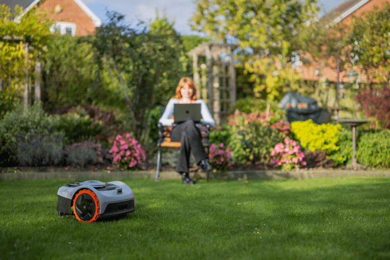 Segway представи в България косачка-робот със сателитна навигация и изкуствен интелект