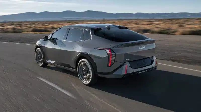 Kia представи конкурент на Tesla Model 3 – електрическия седан EV4 на цена от 000
