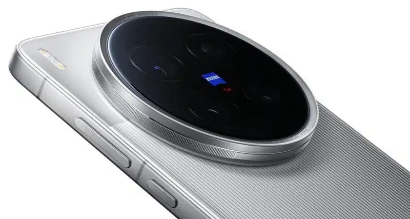 Представен е флагманът Vivo X200 Ultra с 35-мм камера и отделящ се 200-милиметров обектив на цена от 0