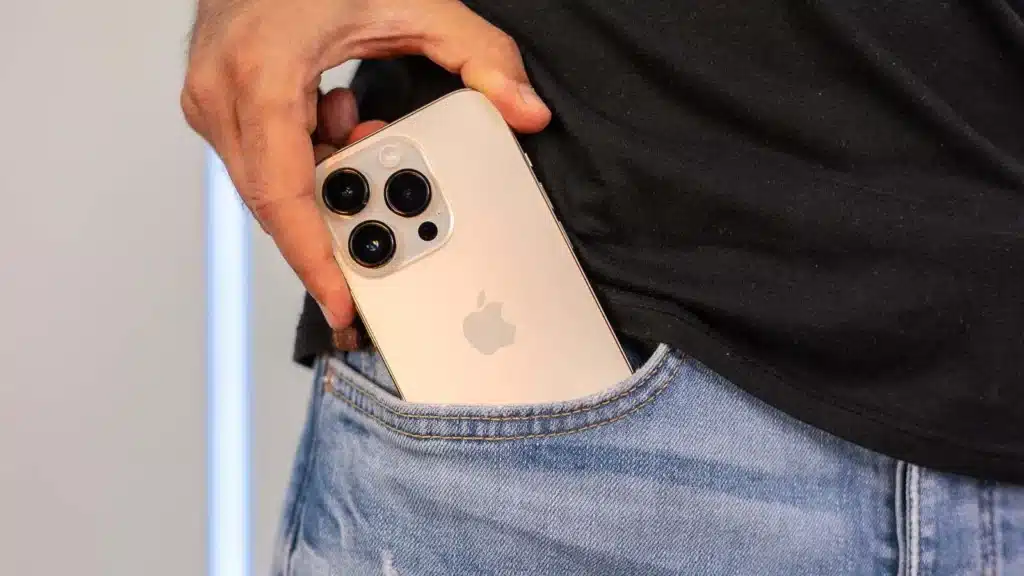 И така, къде отиват откраднатите iPhone? Оказа се, че за това има цяла сграда
