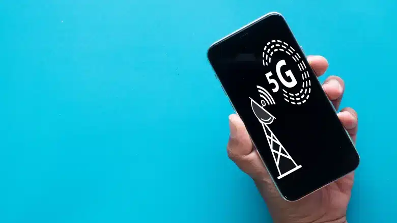 Starlink срещу 5G: Коя интернет услуга е по-бърза и подходяща за вас?