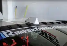 Защо някои автомобили имат няколко перки като на акула на покрива?