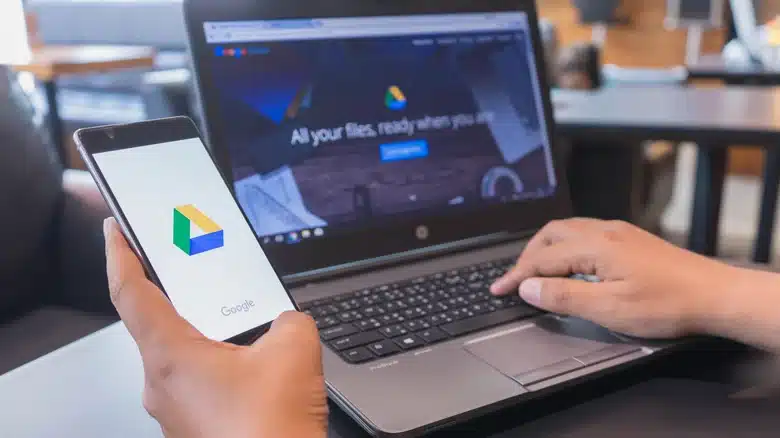 Въпрос на седмицата – кое е по-добро: Microsoft OneDrive или Google Drive?