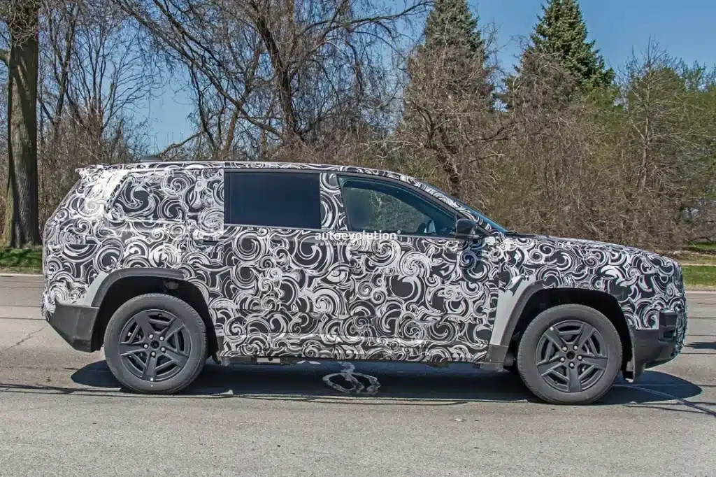 Радикално променен: новият Jeep Cherokee 2026 за първи път се появи на снимки
