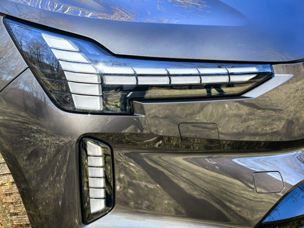 Volvo EX90: Мозъкът на NVIDIA, душата на Скандинавия