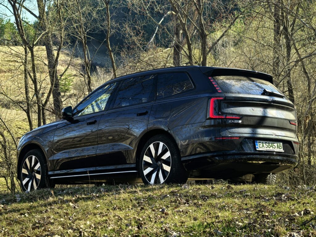 Volvo EX90: Мозъкът на NVIDIA, душата на Скандинавия