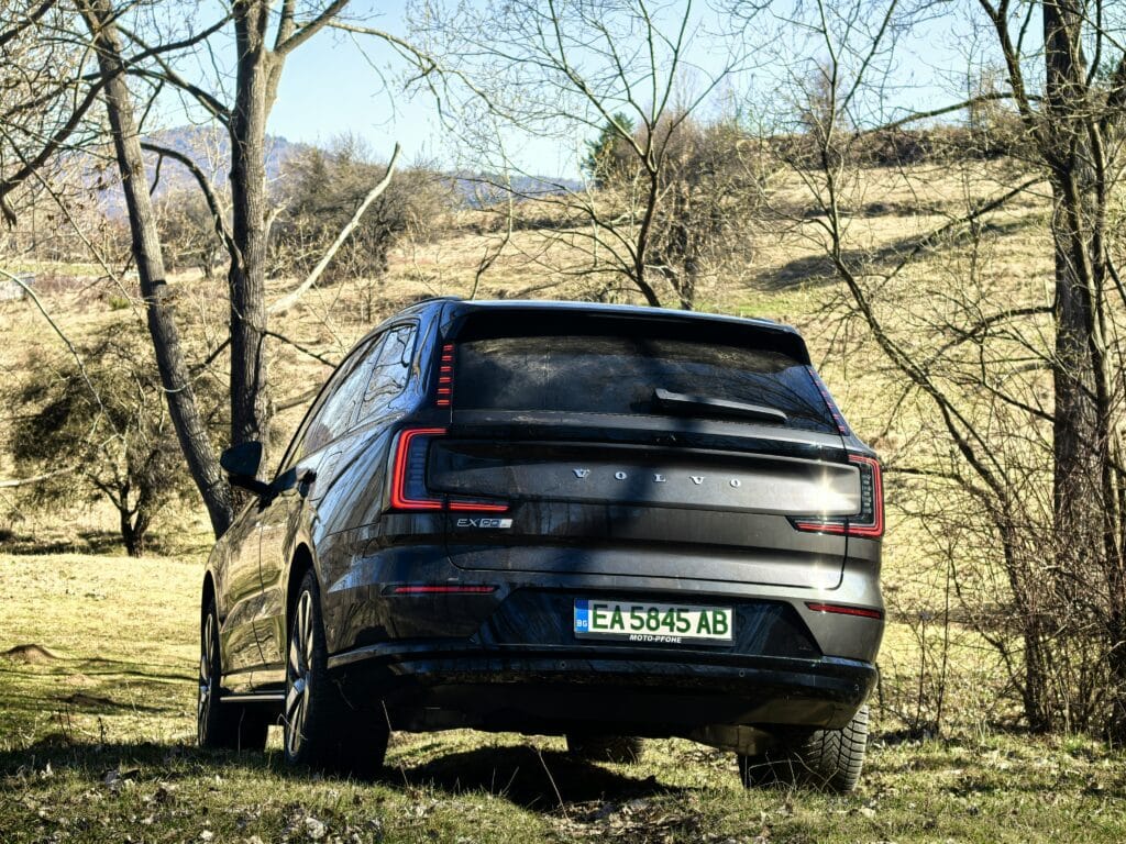 Volvo EX90: Мозъкът на NVIDIA, душата на Скандинавия
