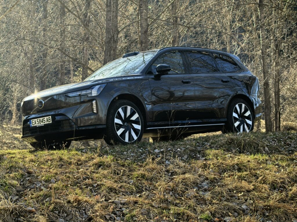 Volvo EX90: Мозъкът на NVIDIA, душата на Скандинавия